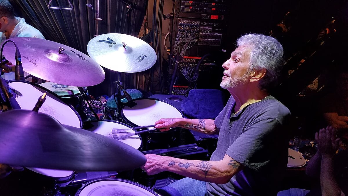 Steve Gadd playing brushes on his Yamaha kit under purple light, with Zildjian K Constantinople cymbals